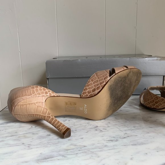 Nude Faux Crocodile Leather Heels size 38 - Picture 9 of 11